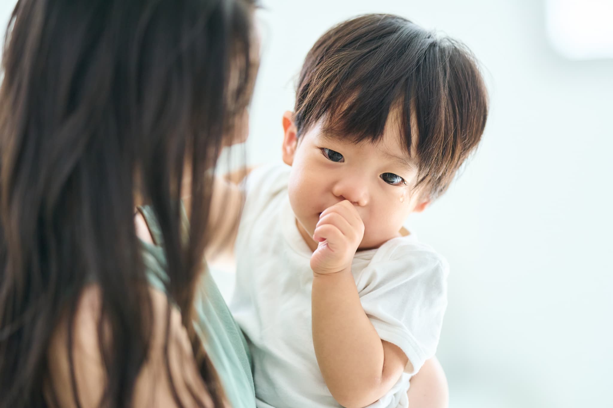 受け口の原因となる指しゃぶりの癖がついた男の子