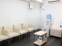 アース歯科クリニック 歯医者 板橋 待合室