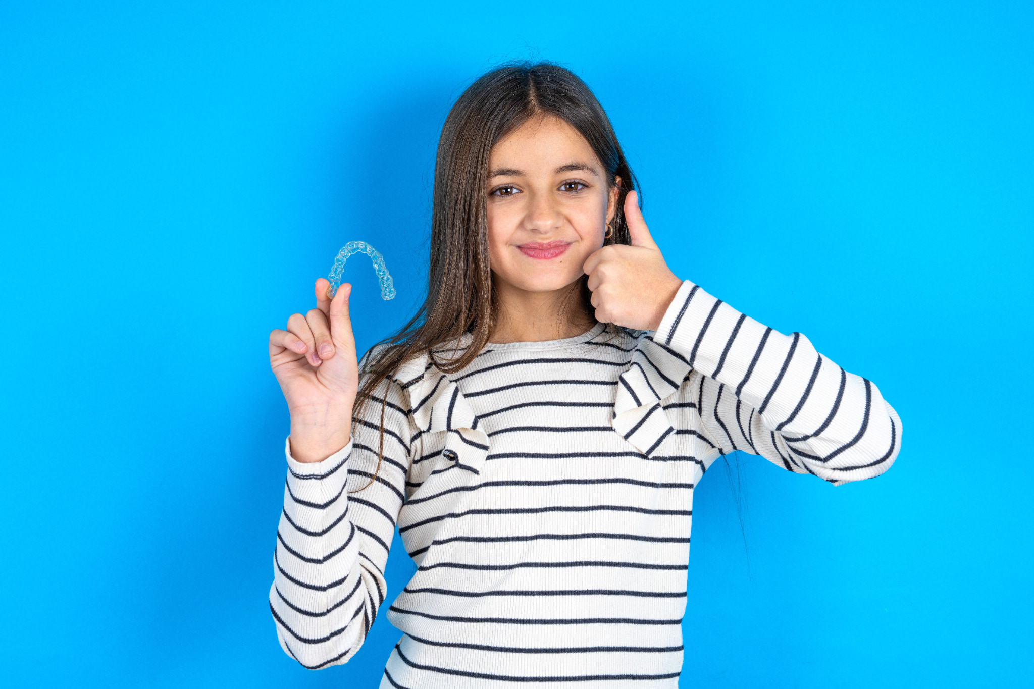 インビザライン・ファーストで矯正をする女の子