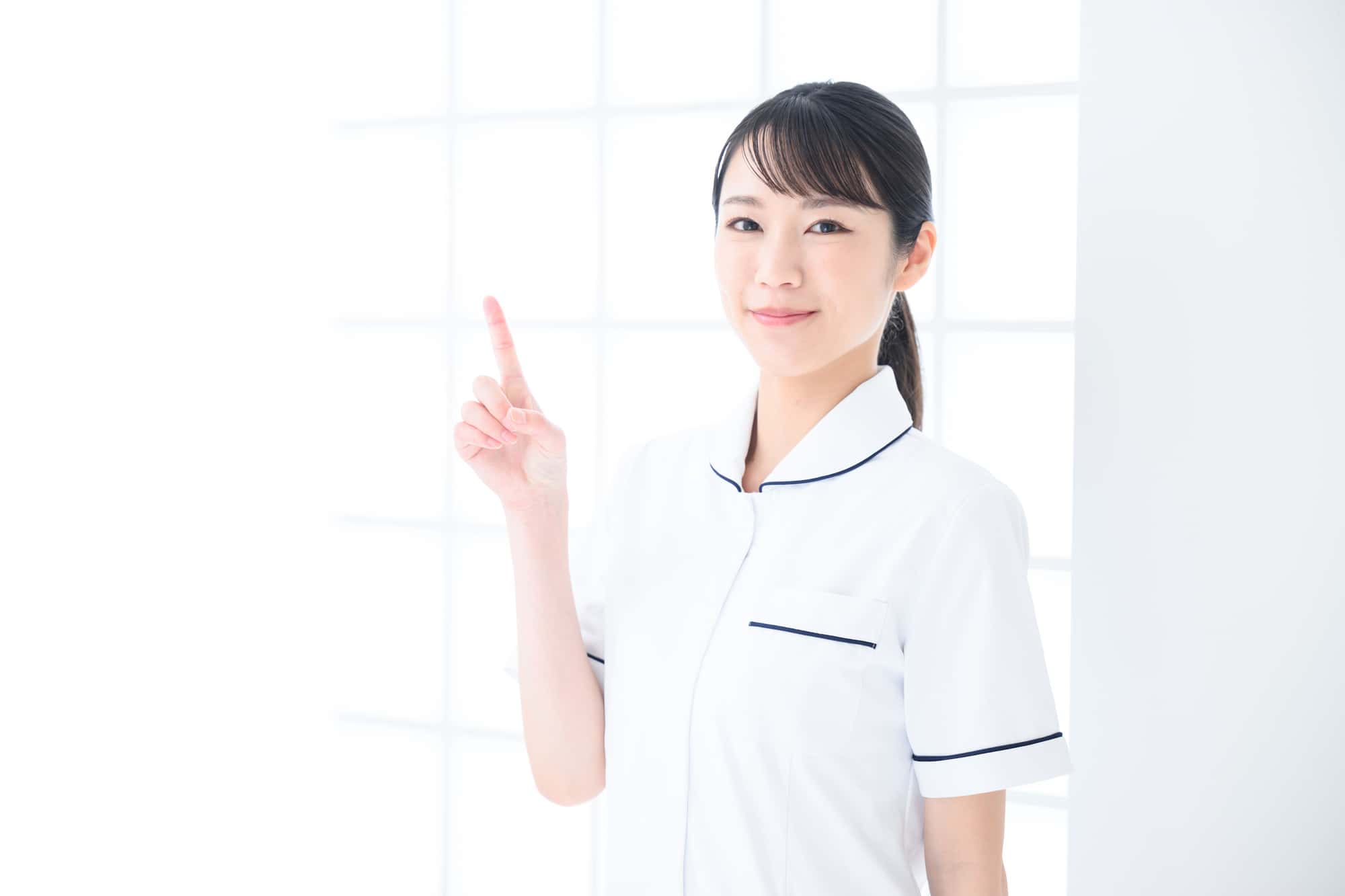 歯科医院で行うホワイトニングの費用が高い理由について説明するイメージ